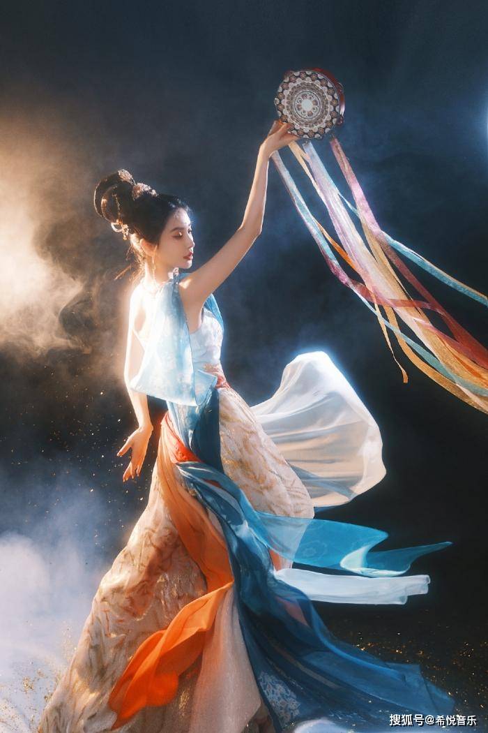 梦幻与唯美的结合!angelababy敦煌飞天造型惊艳全场!_东方_故事_头饰