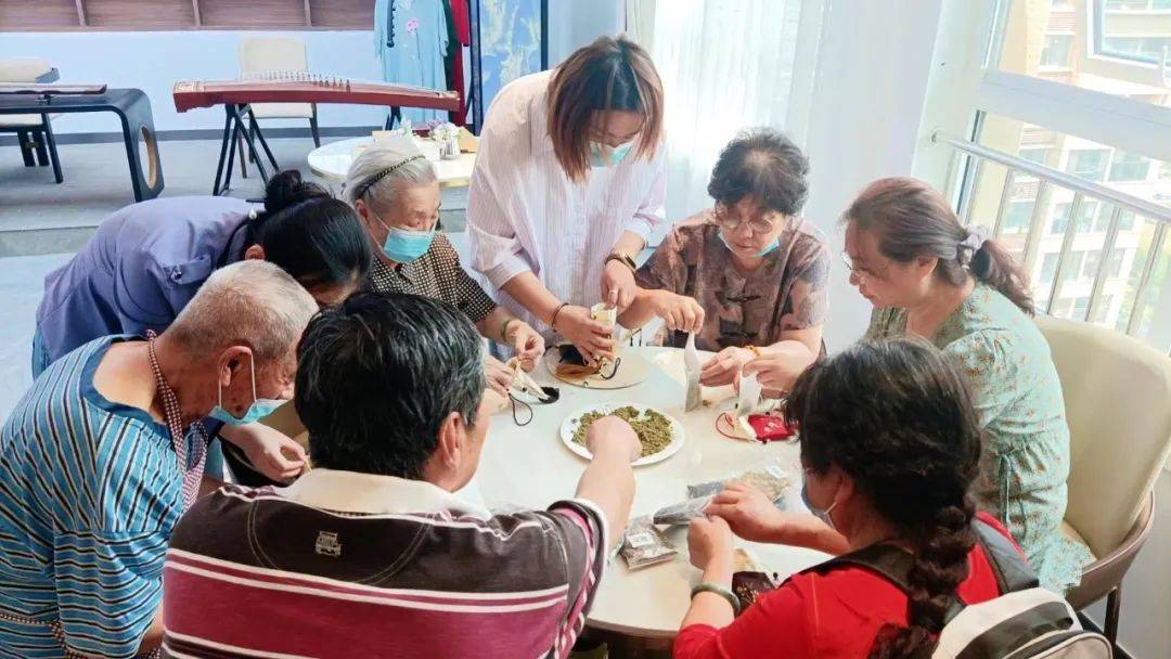 活动回顾 | 夏至情深 乐享安康——端午节走进悠然里康养社区