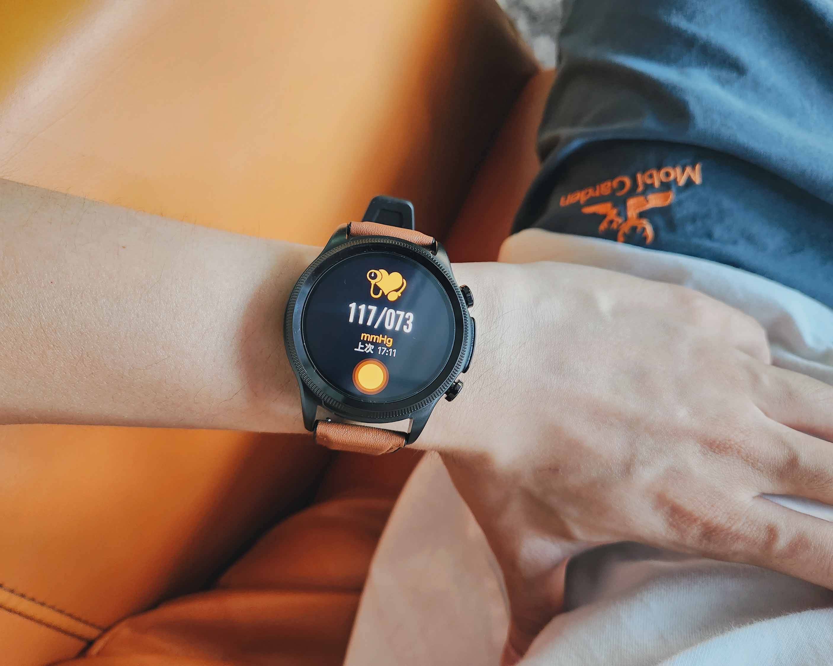 此外,手表还采用生物电信号传感器结合dido fitecg 2.