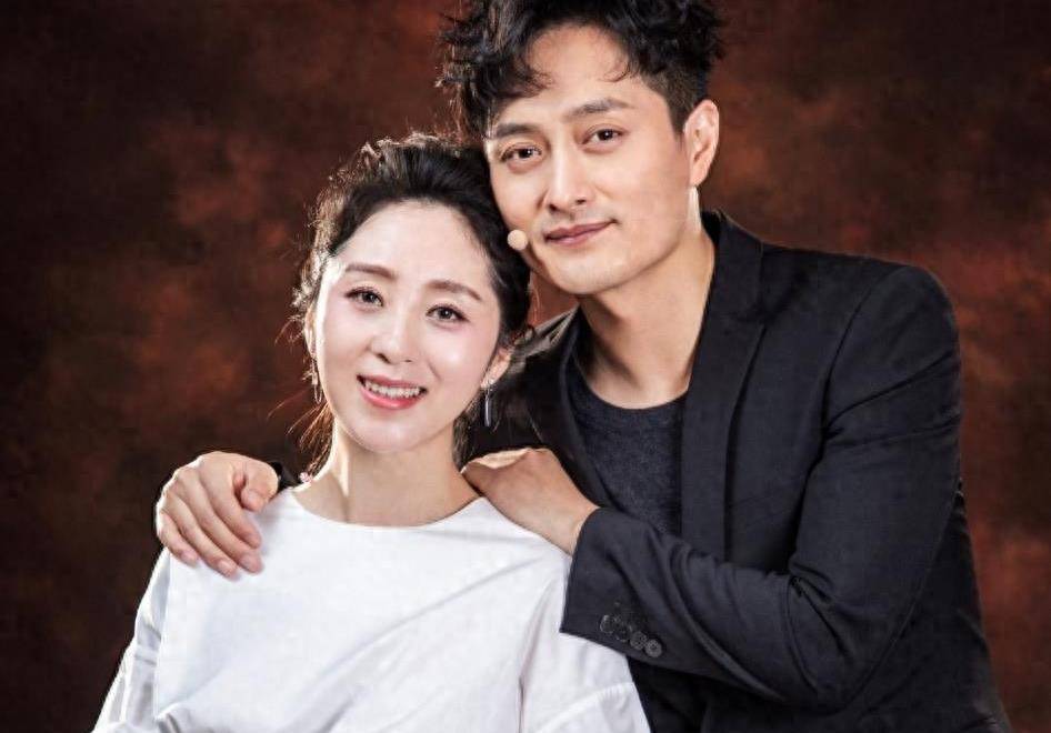 云飞的第二任女子是第一古典女子郭金童.因此,两人的绯闻已成定局.