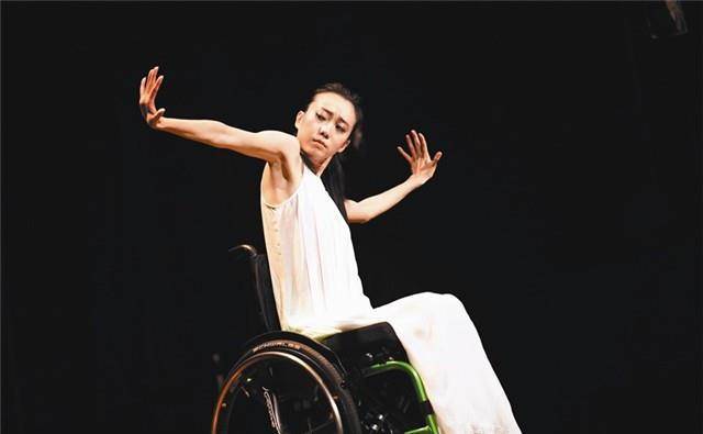 北京奥运会彩排中,摔成重伤瘫痪的舞蹈家,后来怎么样_刘岩_表演_梦想