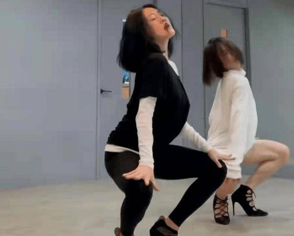 扭捏作态 来自搜狐网