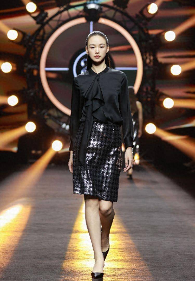 发布会由顾艾嘉,王晓婷,关美琳,石佳骅,齐英等国际超模领衔.