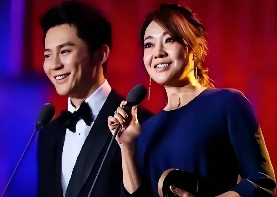 曝闫妮与小7岁李晨姐弟恋,疑昔日亲密照曝光,两人双双回应恋情亲密照