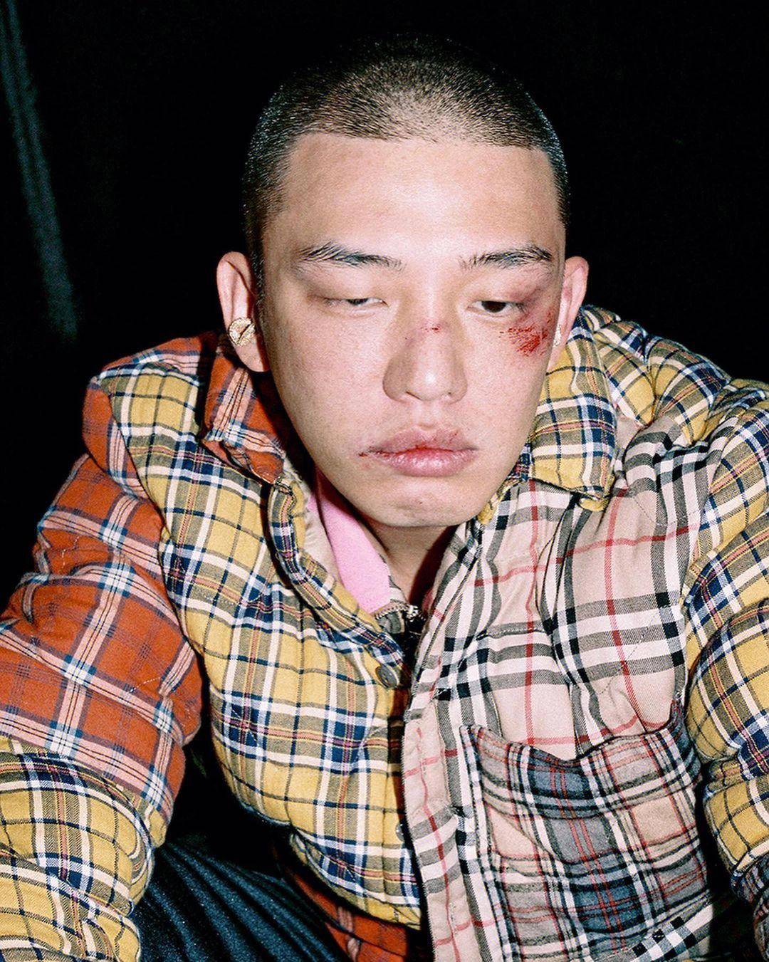 37岁刘亚仁再接受审查,几天没见长出不少白发,担心被拘愁的吗?