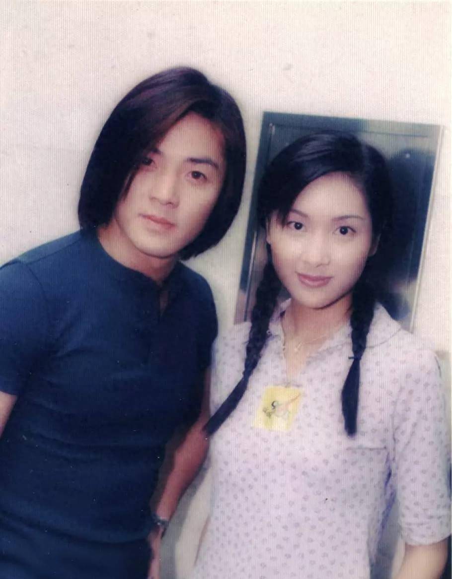 杨恭如也毫不示弱,一转头就跟郑伊健在戏里擦出了火花.