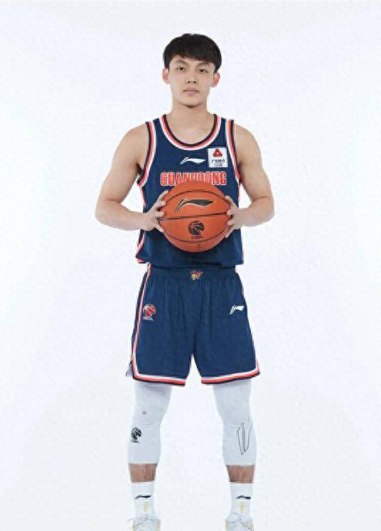 徐杰的数据真是不可思议,场场碾压对手像当爹又当妈!