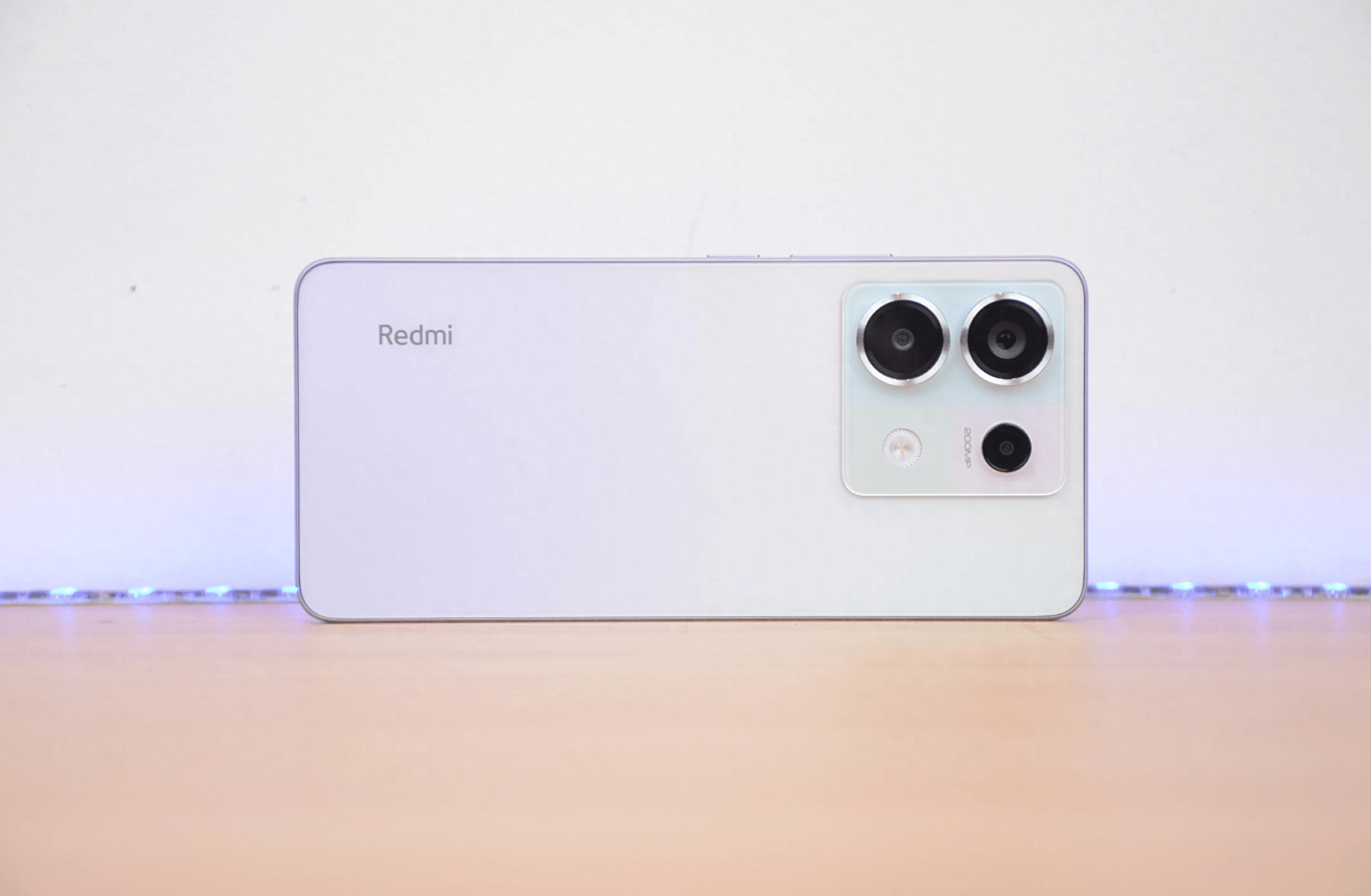 redmi note13 pro版本采用了同级屏幕的直屏设计,为不少直屏用户提供