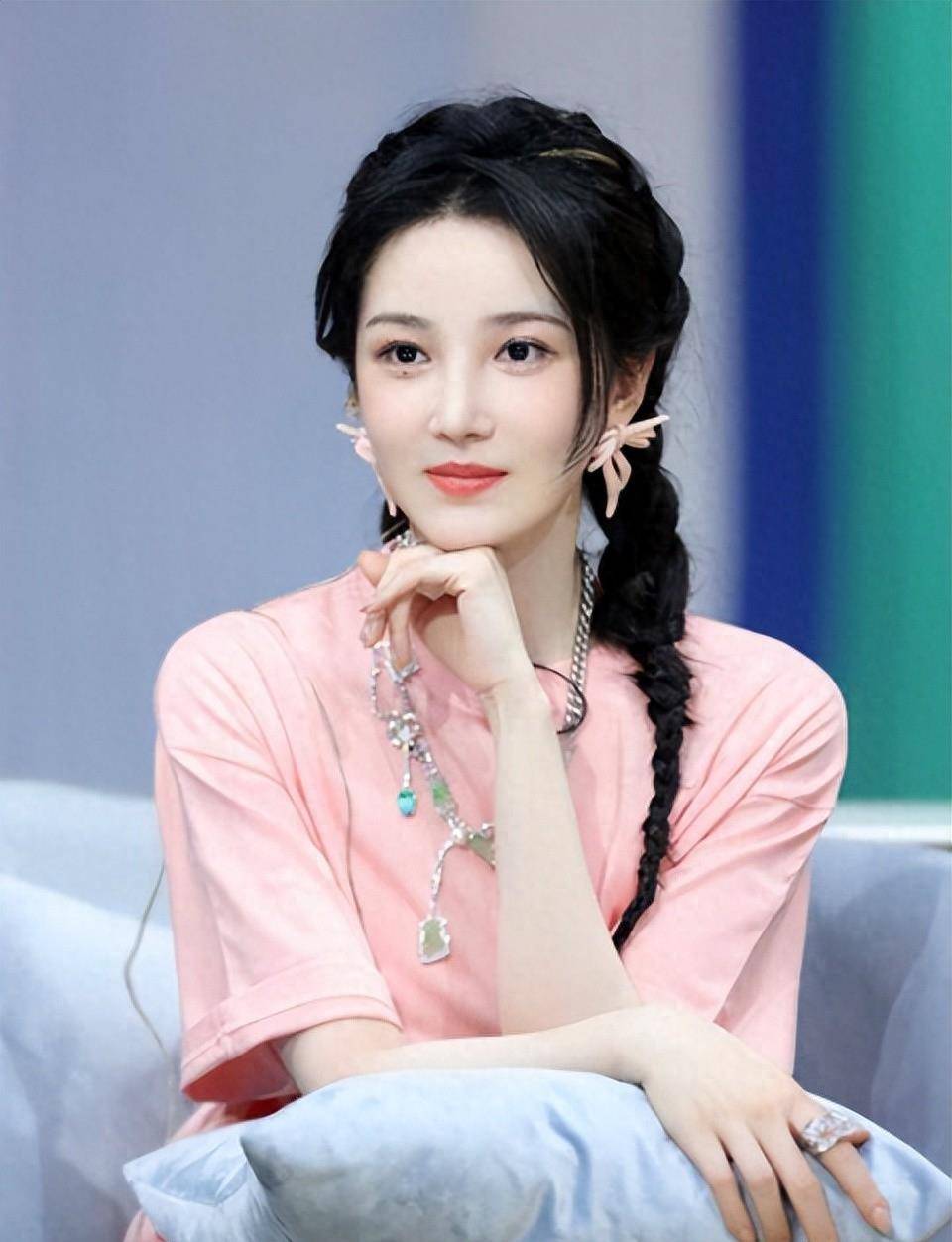 1989年,一位非凡的孩子——陈小纭在吉林诞生.