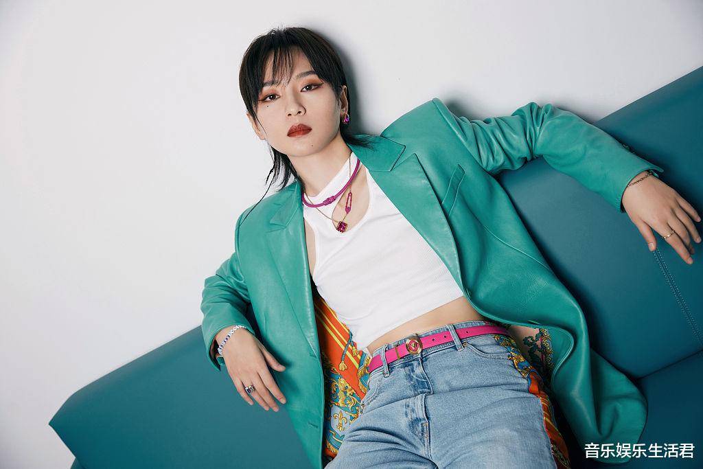 还有就是超女快男出身的周笔畅和华晨宇.