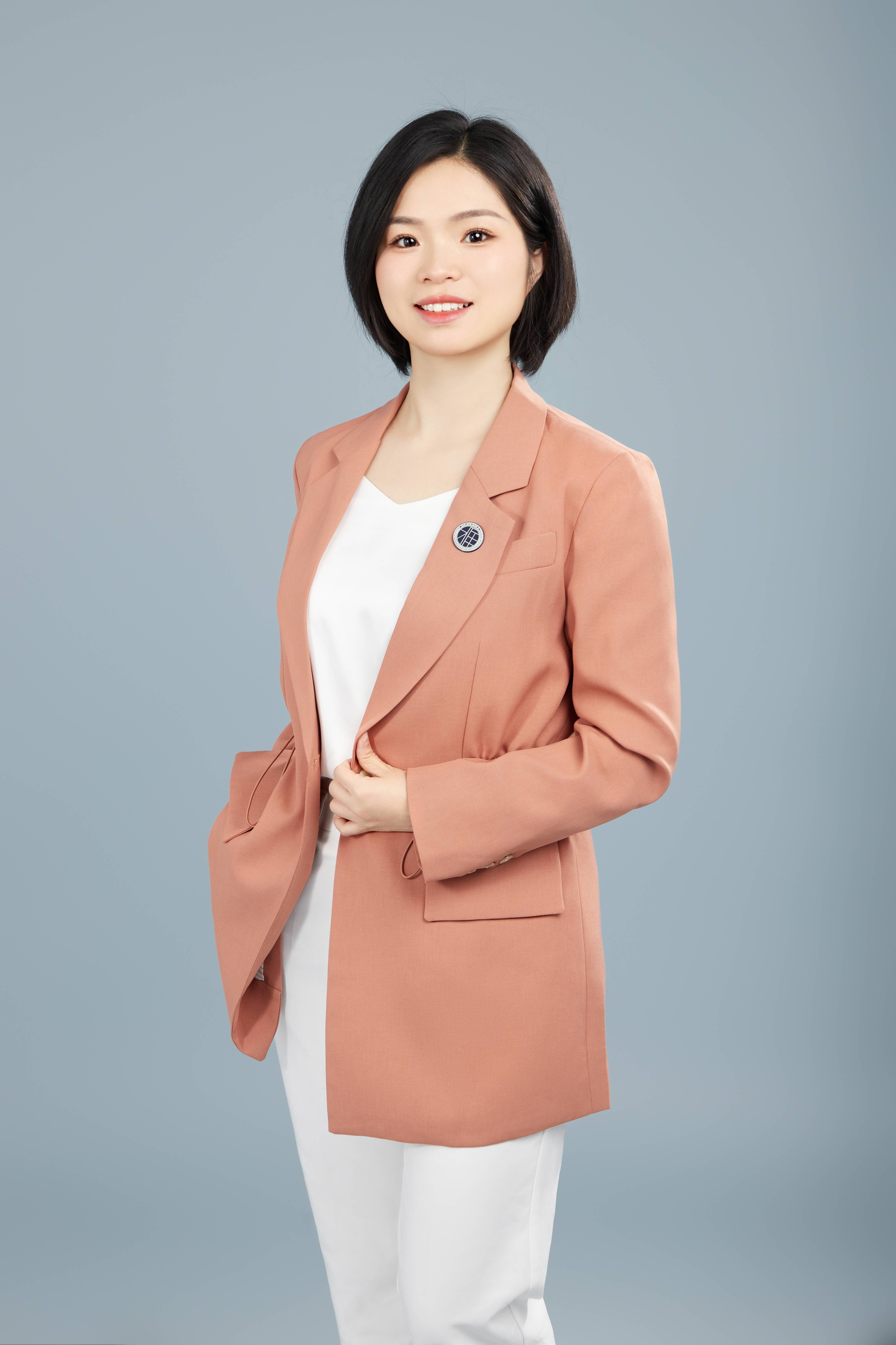 花开灿烂"美"育心灵,"术"有专攻,日常生活中,谭佳佳仍不忘脚踏实地