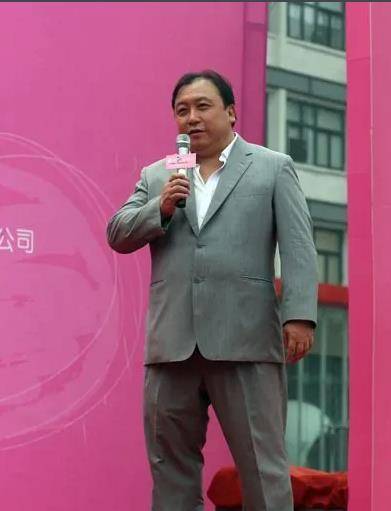 向华强探班《鹿鼎记》,王晶:把温兆伦换了吧,这样能赚大钱_周星驰