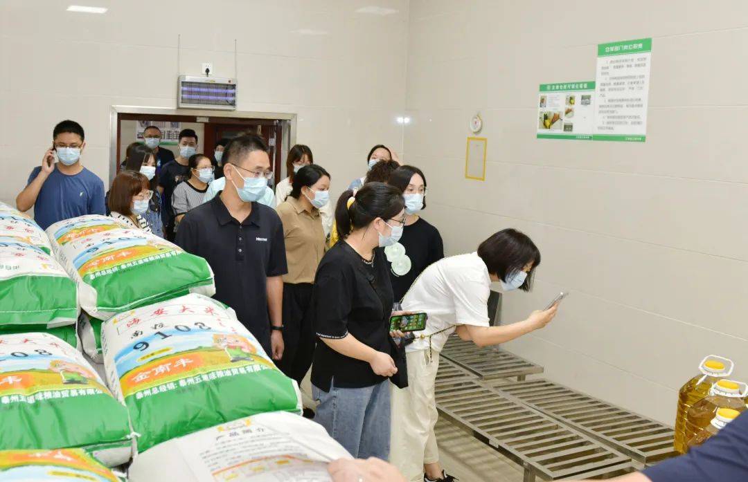 江苏省口岸中学举行"食堂开放日"活动_管理_家长_交流