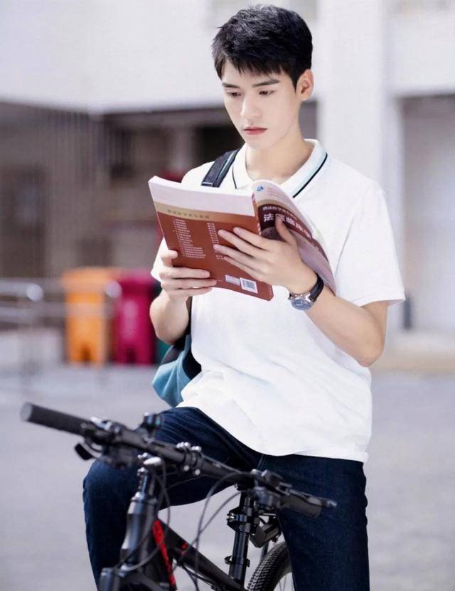 自称十八线艺人的龚俊,要成为下一个肖战了吗?_山河_微博_温客