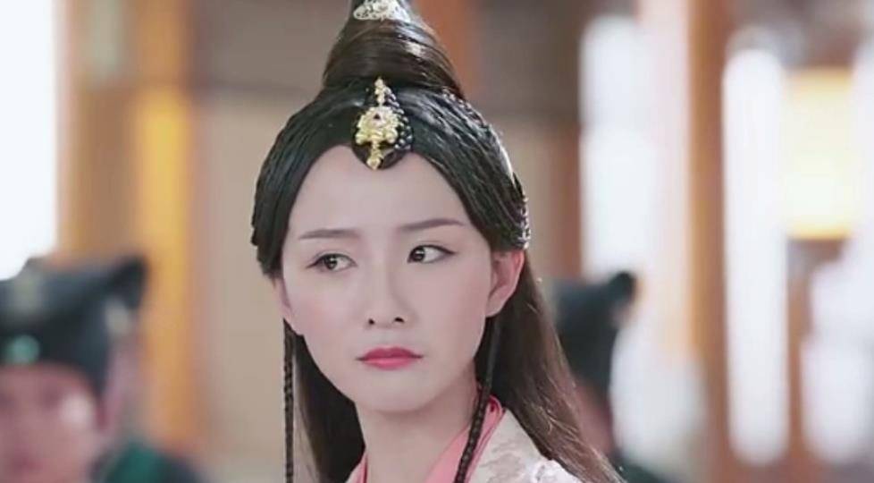 本来这在家人之间,互相夹菜吃,是很稀松平常的事情,但是滕玉公主不