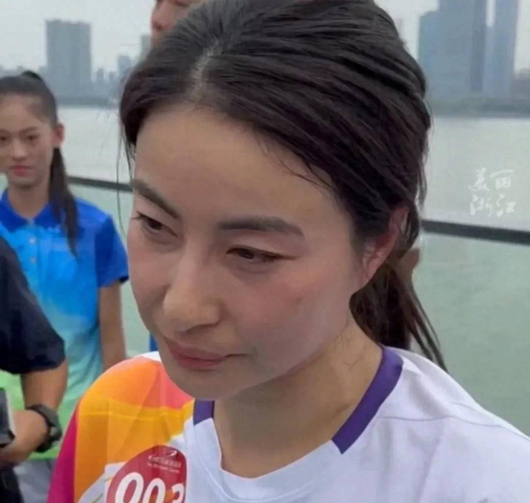 郭晶晶[超话]# #话题郭晶晶# #火炬手郭晶晶# #女排明星那些事栽 