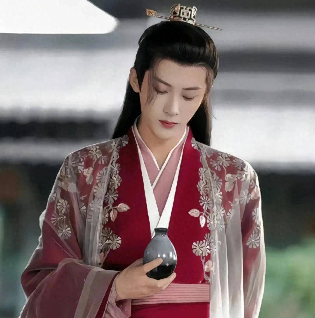 最新抖音播放量上两百亿古装男神,檀健次,龚俊上榜,邓为未上榜_浏览量