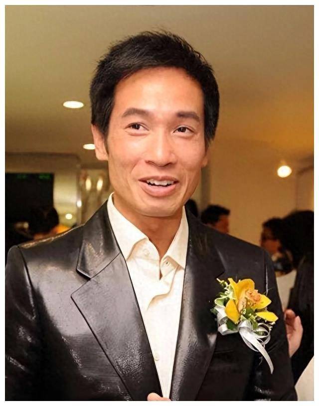 陈豪是一位在演艺圈打拼多年的资深演员,凭借出色的演技和迷人魅力曾