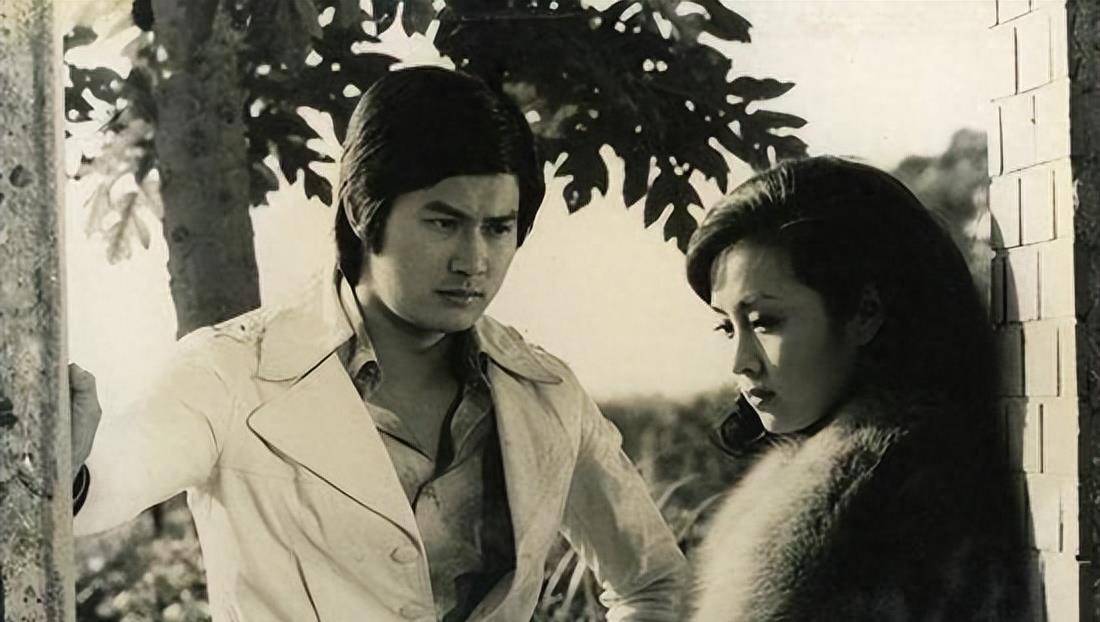 秦汉:曾辜负林青霞,和大千金离婚后单身至今,76岁驼背老态明显_秦祥林