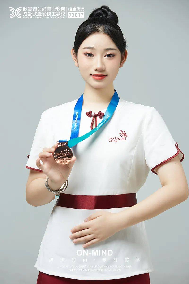 谛技工学校参赛选手邓燿(17岁),杨思雨(17岁)作为四川省选拔赛冠军,本