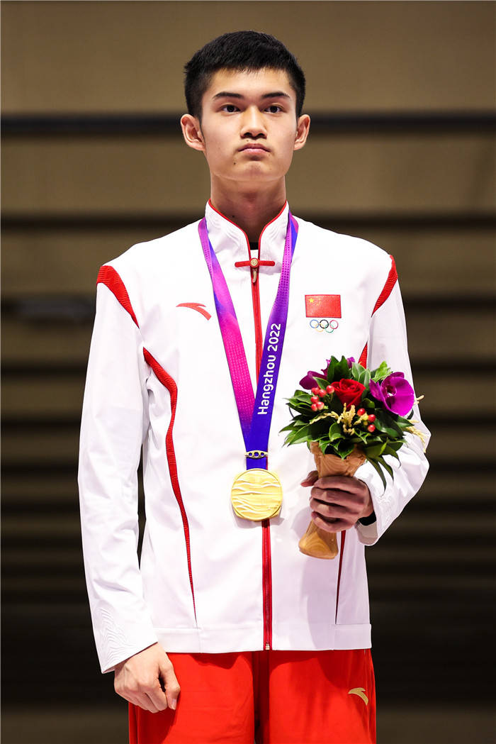 在东京奥运会前,作为当时中国射击队最年轻的选手,盛李豪在东京奥运会