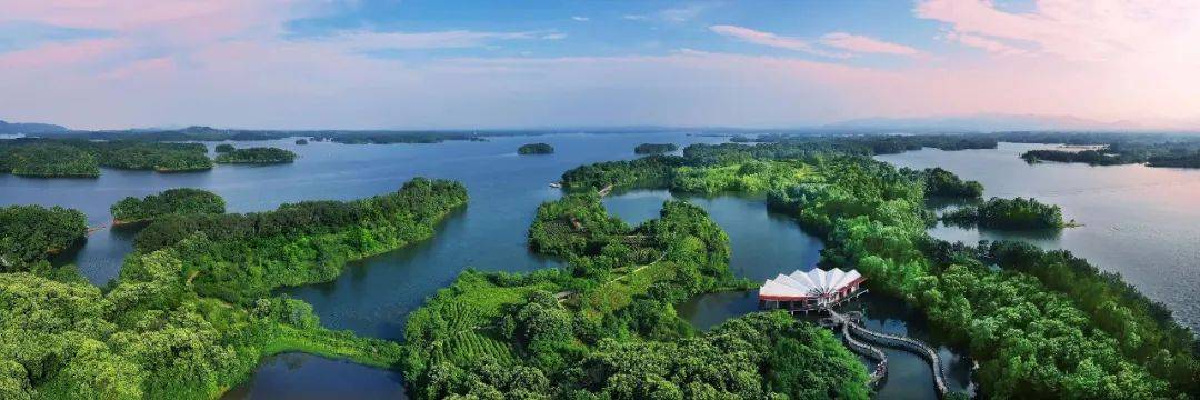 临近十一,广大市民的朋友圈里就掀起了一股浉河乡村游,民宿游的热潮