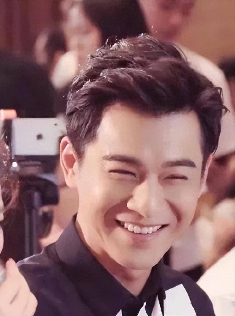 颜值非常高的乔振宇也是非常多女影迷崇敬的工具,他在其时被排在了第