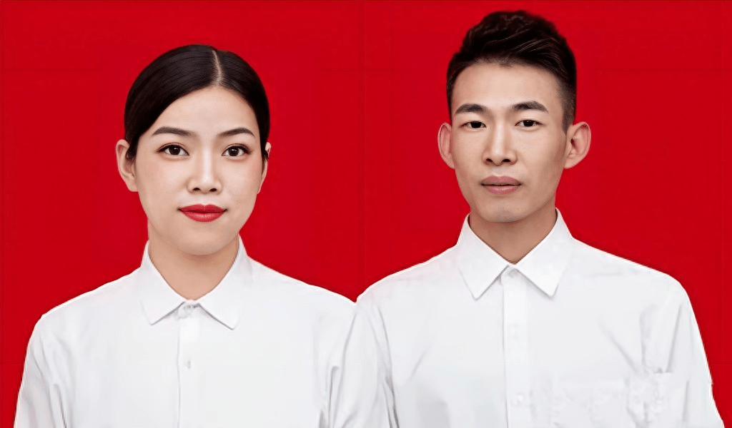 052021年10月,34岁的尹厚萍和30岁的赵应峰领了结婚证,并举行了热闹的