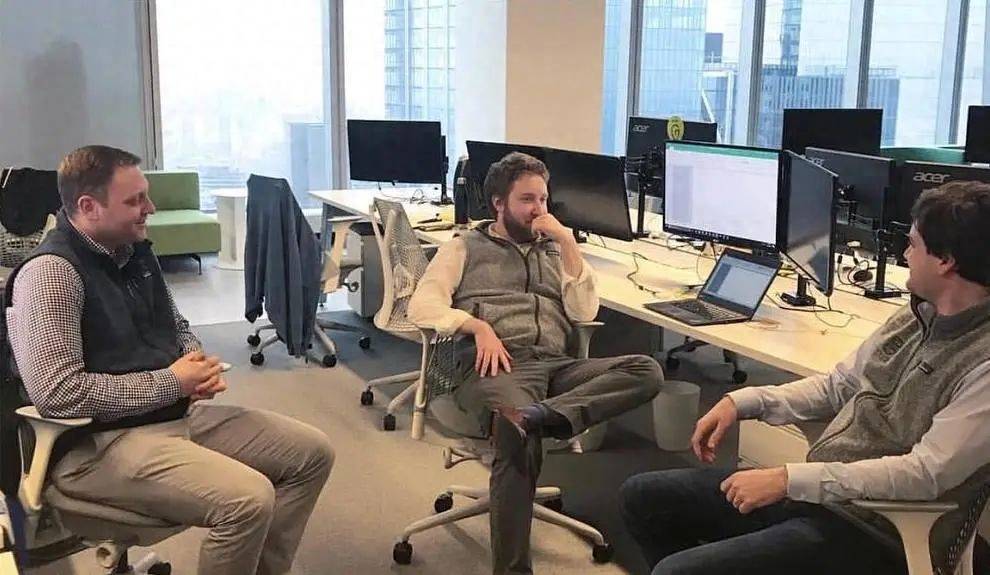 尤其是灰色羊毛巴塔哥尼亚简直就是华尔街的灵魂,每个金融精英都拥有.