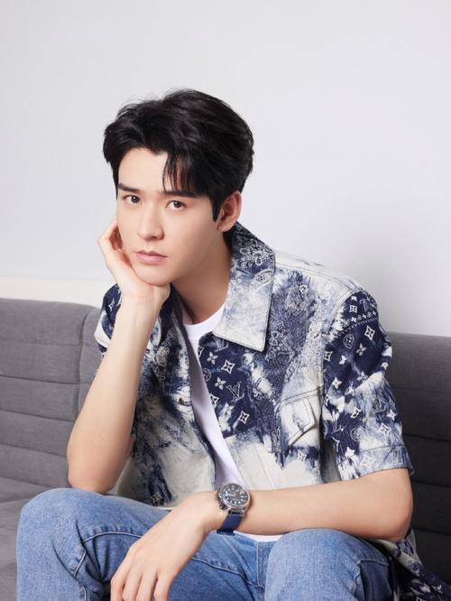 龚俊穿了裙子上热搜_时尚_合作_质疑