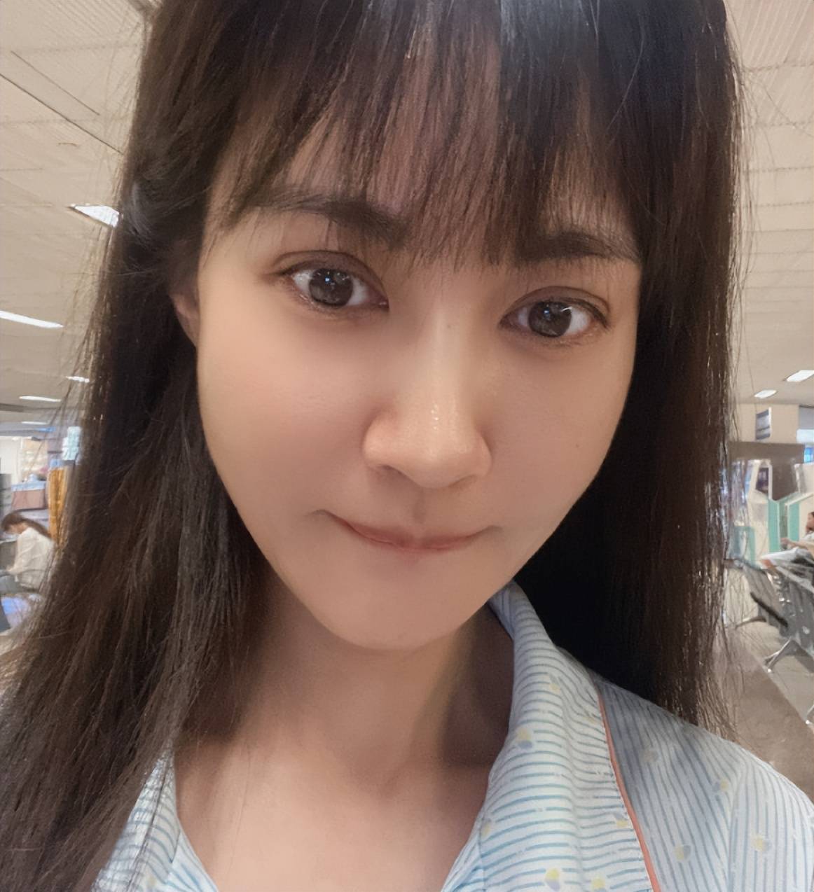 女星杨雪穿病号服抿嘴称生病,住产护医院吃月子餐,暴露后变"哑巴"