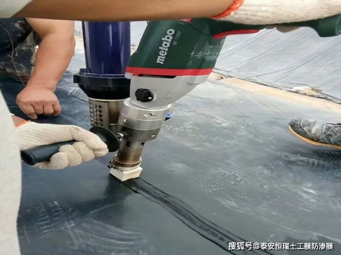 土工膜挤压焊枪焊缝开裂的原因_焊接_进行_密封