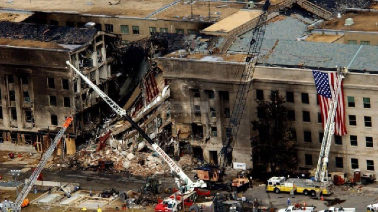 炸毁了位于肯尼亚和坦桑尼亚的美国大使馆,造成了200多人死亡,这一