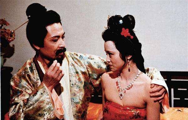 漫言不肖皆荣出,造衅开端实在宁"在红楼梦中秦可卿在第十三回病死