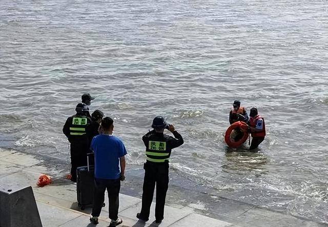厦门26岁女子跳海身亡,生前家暴经历曝光,身边人都替她感到不值_杨