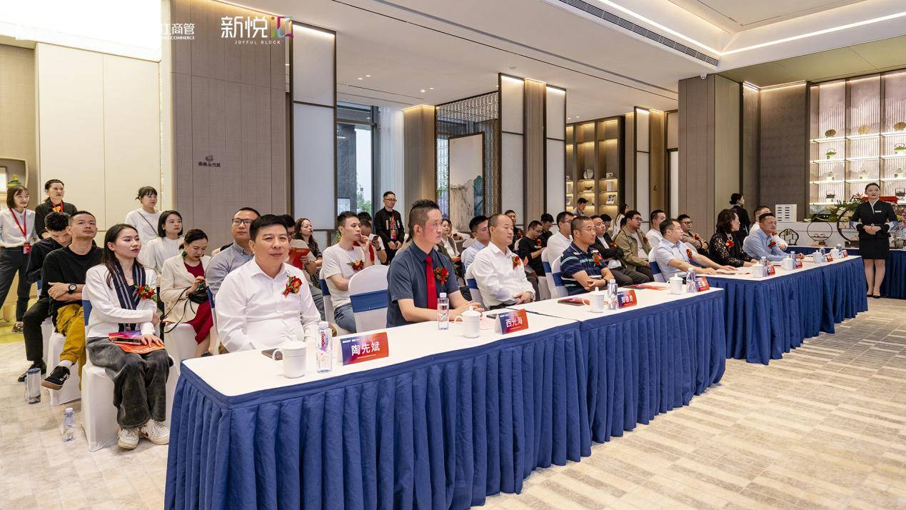 开发区党工委委员&管委会副主任邓杰义,合肥蜀山区商务局副局长王刚