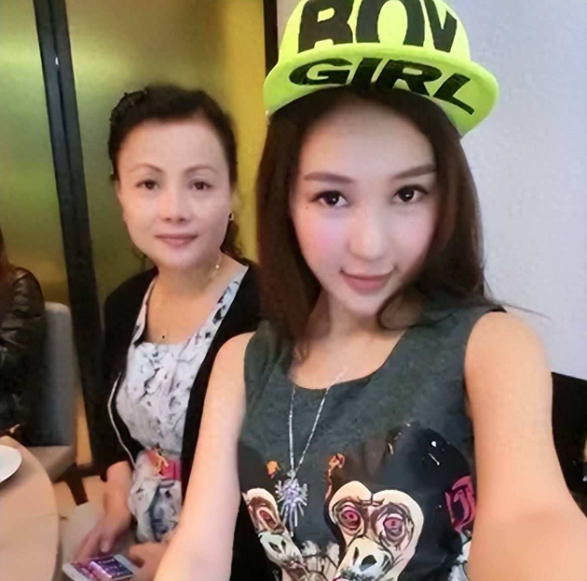 32岁却入狱8年,"二进宫"的郭美美,给"拜金女们"敲响了警钟_玛莎拉蒂