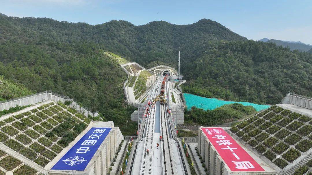 池黄高铁全线铺轨完成!_黟县_黄山_皖南
