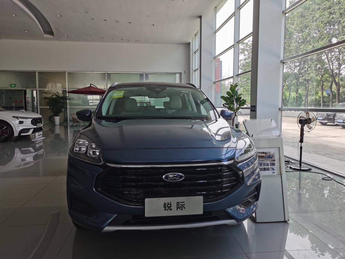 新款锐际的辨识度更高,光看探岳的车头,确实不知道这是大众哪个suv