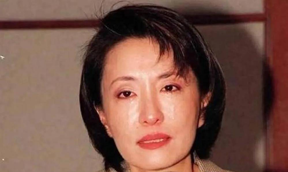 当时,还是艺人的沈时华为了女儿未来,竟向法庭递上诉讼,要求林伯实