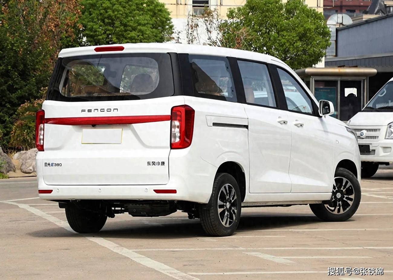 东风风光e380新车型上市,侧滑门,5/7/8座都有,续航350km_搜狐汽车