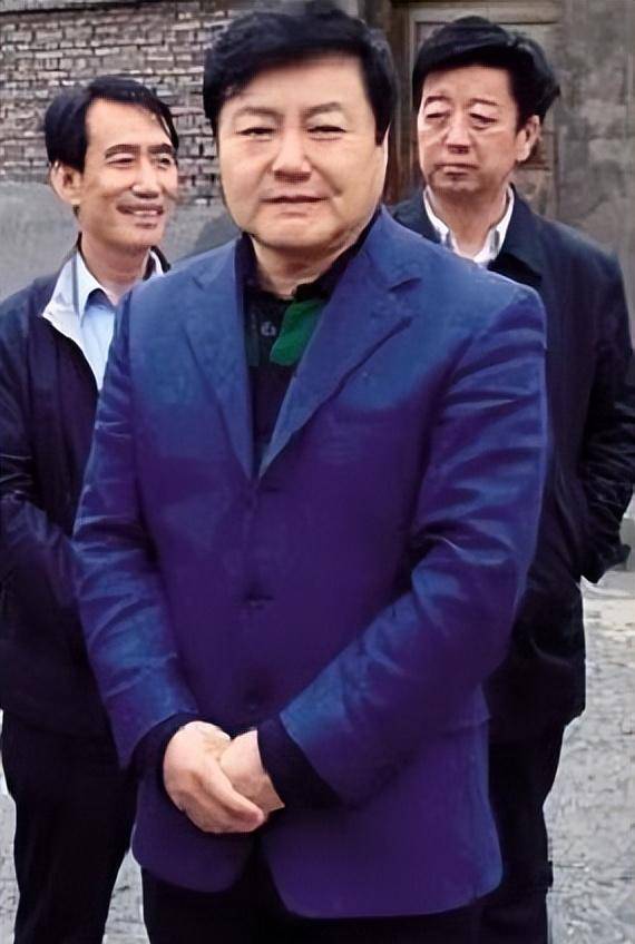 2002年,魏鹏远还只是副处长时,浙江台州的煤炭商人丁荣猫就敏锐地感觉