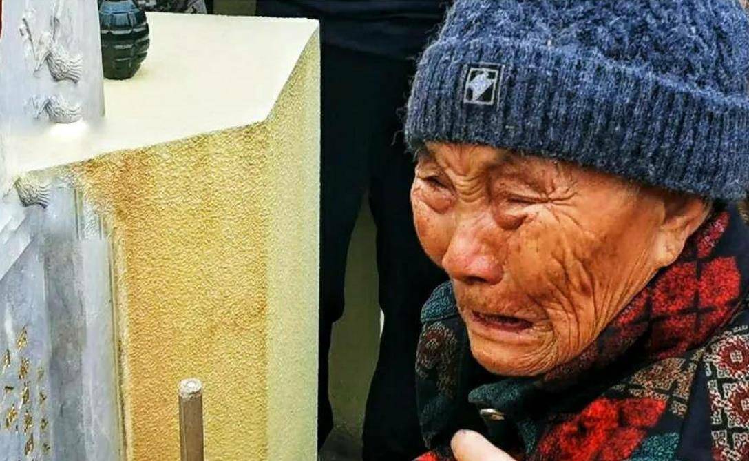李东连的儿子名叫李加友,出生于1955年,从小立志做