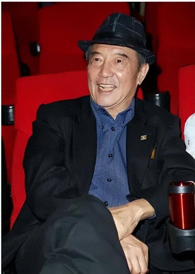 强夺舒淇初夜,枪指刘德华,害死古龙,死后连女儿都不肯送葬_柯俊雄