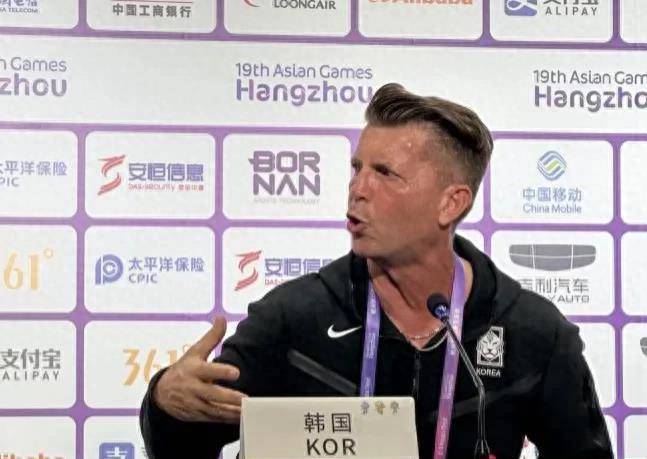 韩国女足教练怒斥组委会和裁判不专业_比赛_韩国队_科林·贝尔
