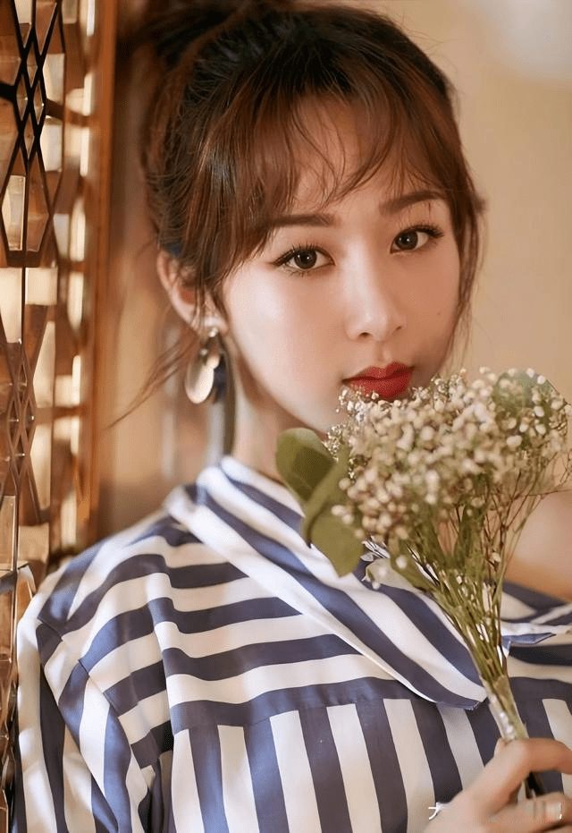 娱乐吃瓜爆料:胡歌,赵丽颖,杨超越,杨紫,鞠婧祎,王一博_视频剪辑_演技