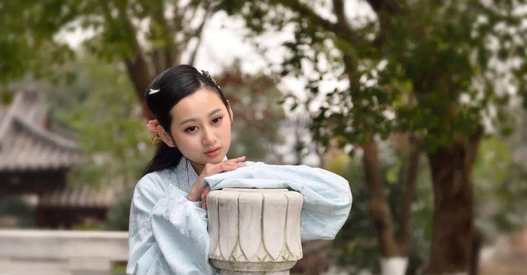 她容貌秀丽,参加选秀没被皇帝看上,却在入宫洗衣服时令皇帝着迷_王