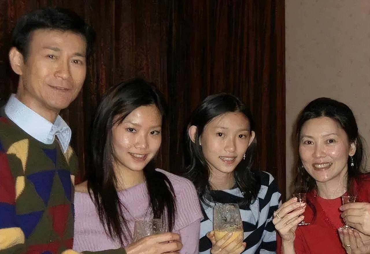 现任妻子回应:秋哥心情未平复,遗产给生母_郑安_卢慧茹_母亲