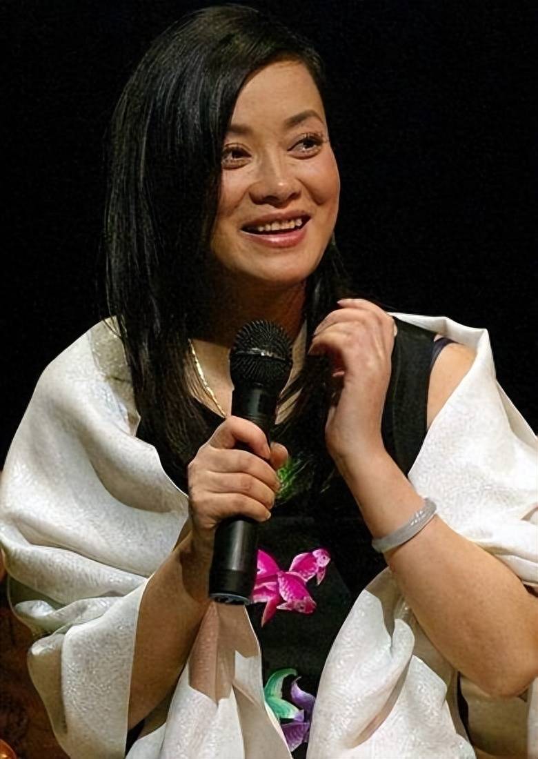 "歌坛大姐大"毛阿敏,41岁产女,男子伤后拒绝继承巨额遗产_张勇_谷建芬