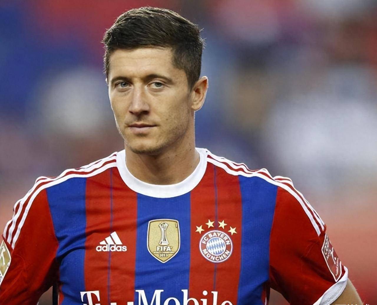 很简单,德甲怎么跟西甲比,拜仁怎么跟皇马巴萨比,梅罗时期的西甲又是